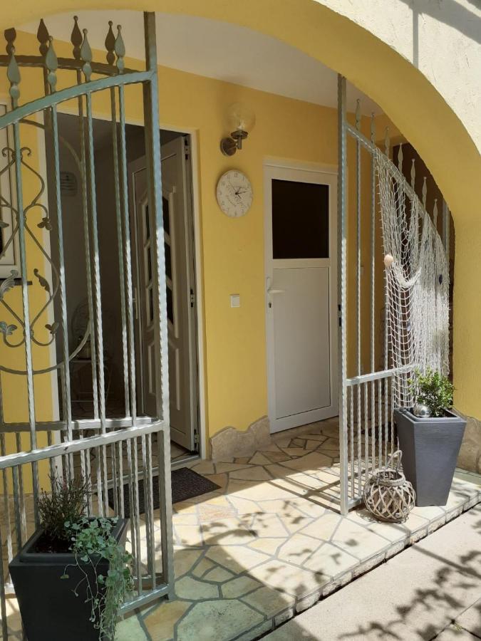 Apartments Familie Vujec Skrbčići Εξωτερικό φωτογραφία